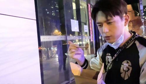 博主爆料李现视频,精彩瞬间引网友热议